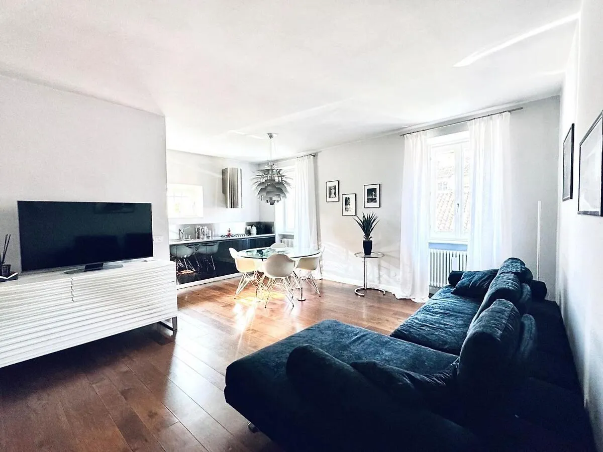Gaia Boutique Apartment Desenzano del Garda 0*,  Itálie